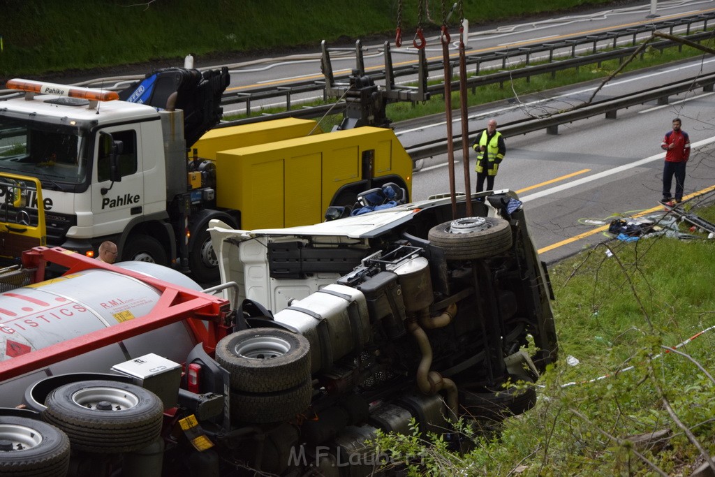 VU Gefahrgut LKW umgestuerzt A 4 Rich Koeln Hoehe AS Gummersbach P327.JPG - Miklos Laubert